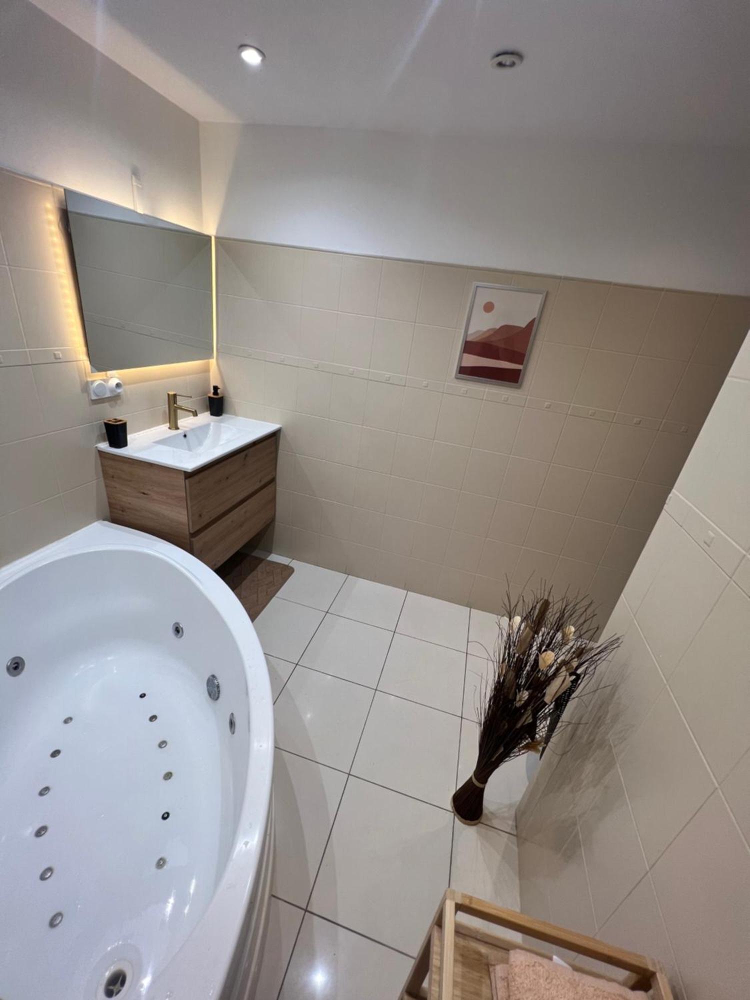 Appartement Pres De Paris, Disney & Cdg Tremblay-en-France Buitenkant foto